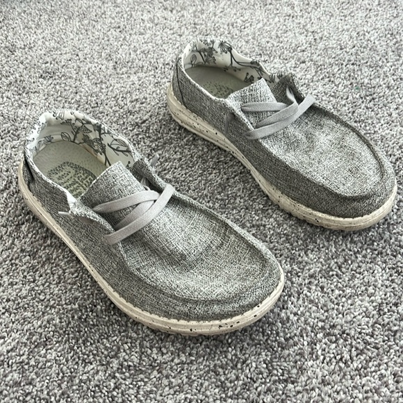 Women’s Hey Dude Wendy Blend Linen “Iron” size 7 - Picture 1 of 6